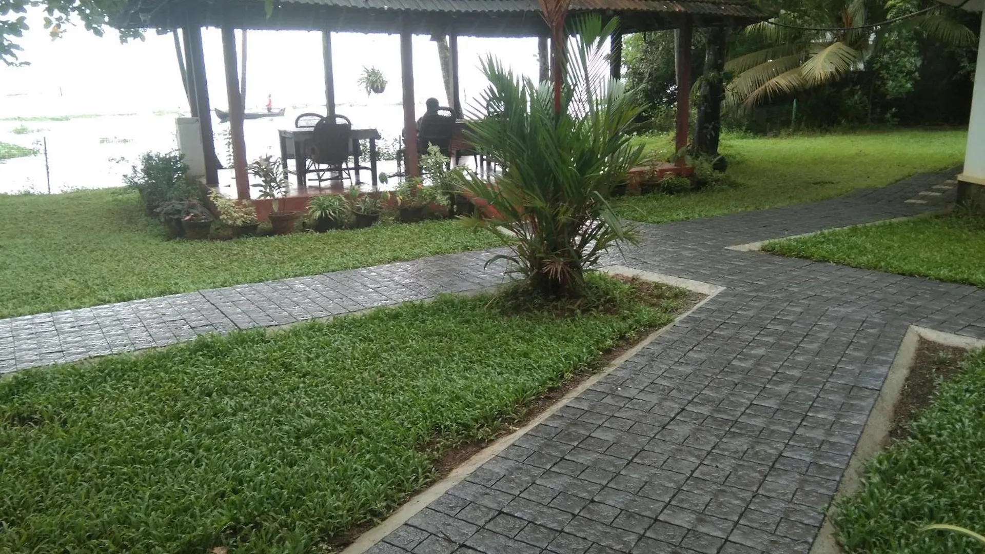 Lovedale Lakeside Homestay Alappuzha