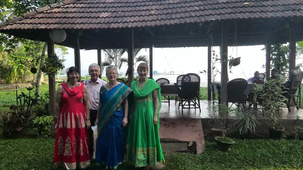 Alappuzha Lovedale Lakeside Homestay הודו