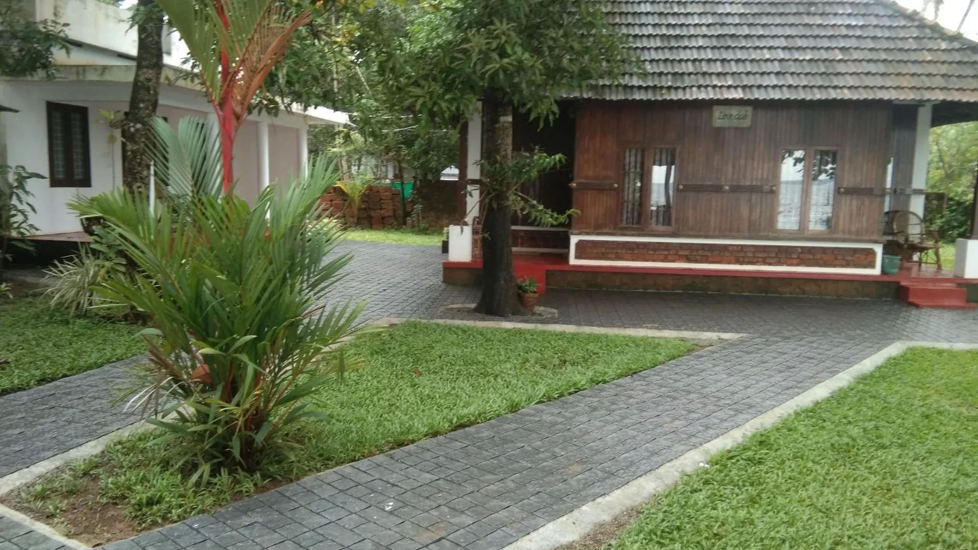Lovedale Lakeside Homestay Alappuzha